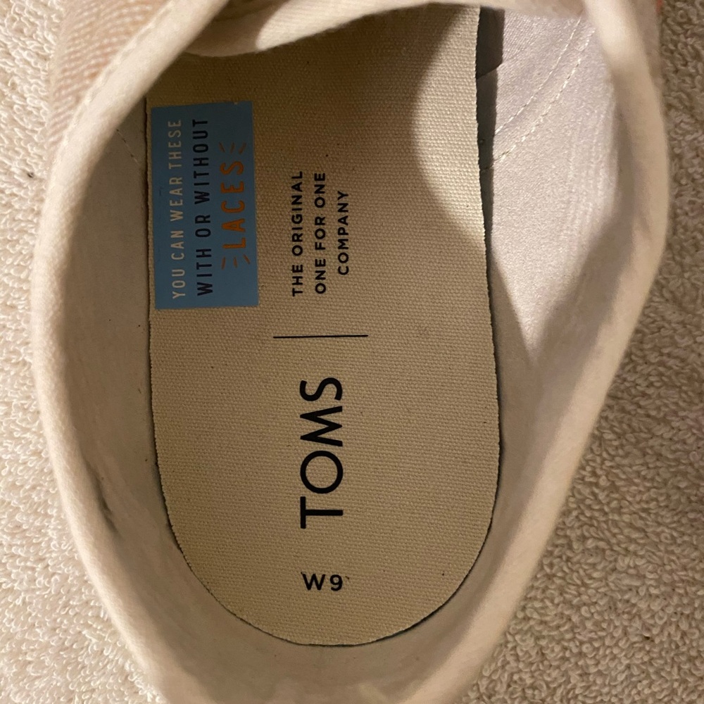Toms - Picture 6 of 7